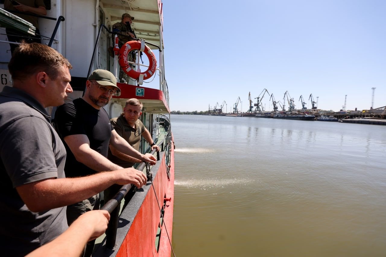 During a trip to Odessa region, Denys Shmyhal visited an agricultural enterprise and told about the eRobota programme