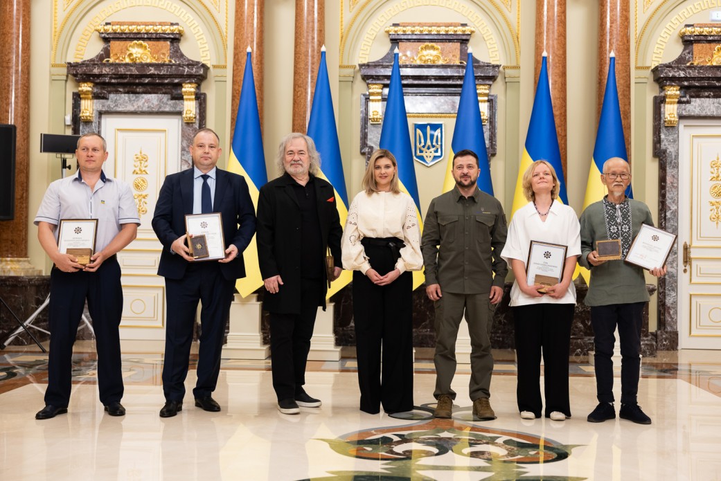8 individuals have been honored with the title of laureates of the President's award