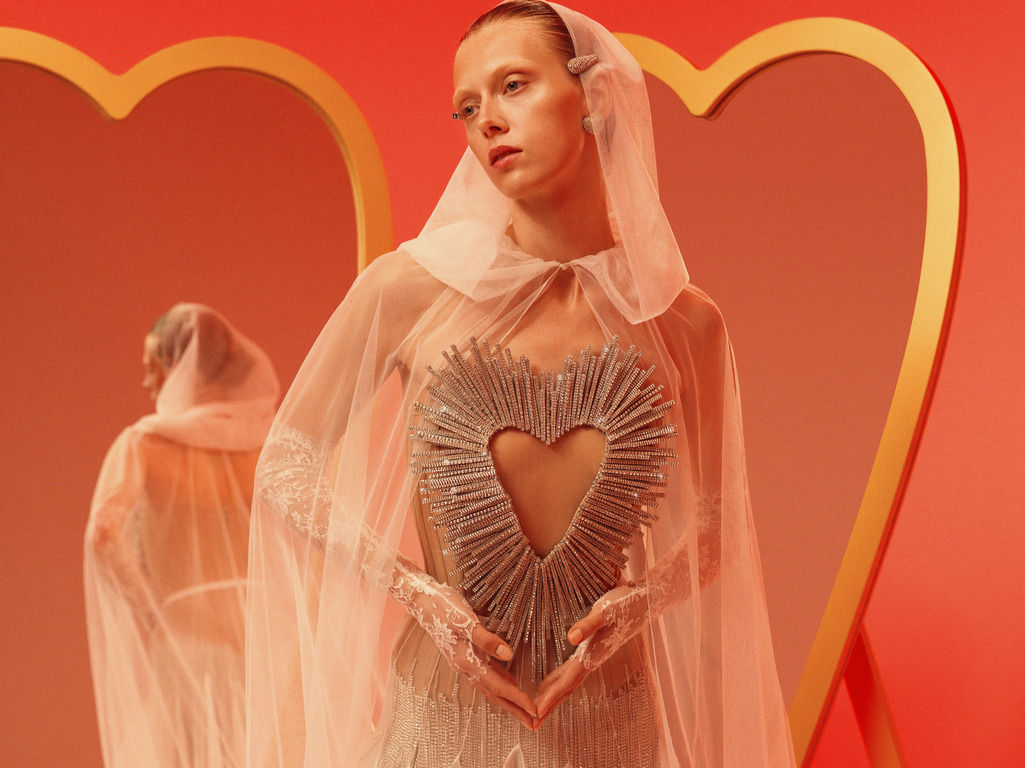 "Through the Looking Glass": the new couture collection by FROLOV