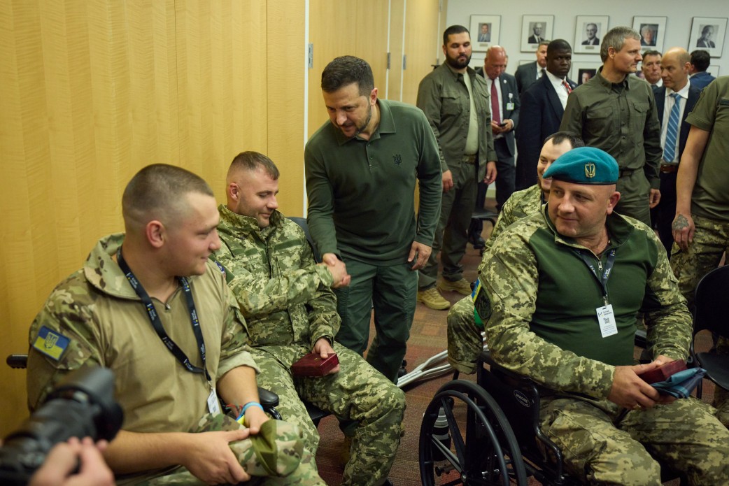 In New York, the President visited a hospital treating Ukrainian servicemen and awarded defenders