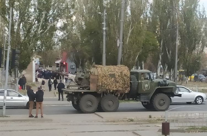 The Russians are actively relocating military forces from Mariupol to the north of Donetsk and towards Berdyansk
