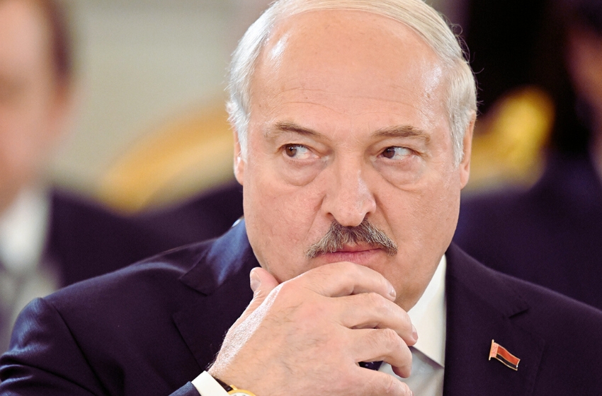 Lukashenko stated that Zelensky is "preparing to run away," and Europe will "crawl to Russia"