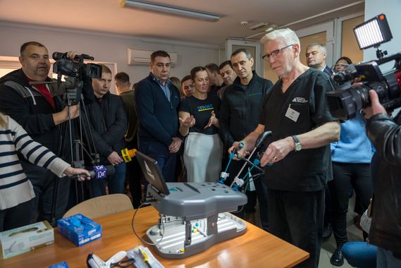 The British team of renowned colorectal laparoscopic surgeons is training Ukrainian colleagues