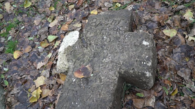 At the bottom of the Kakhovka Reservoir, they found a Cossack cross and cannonballs