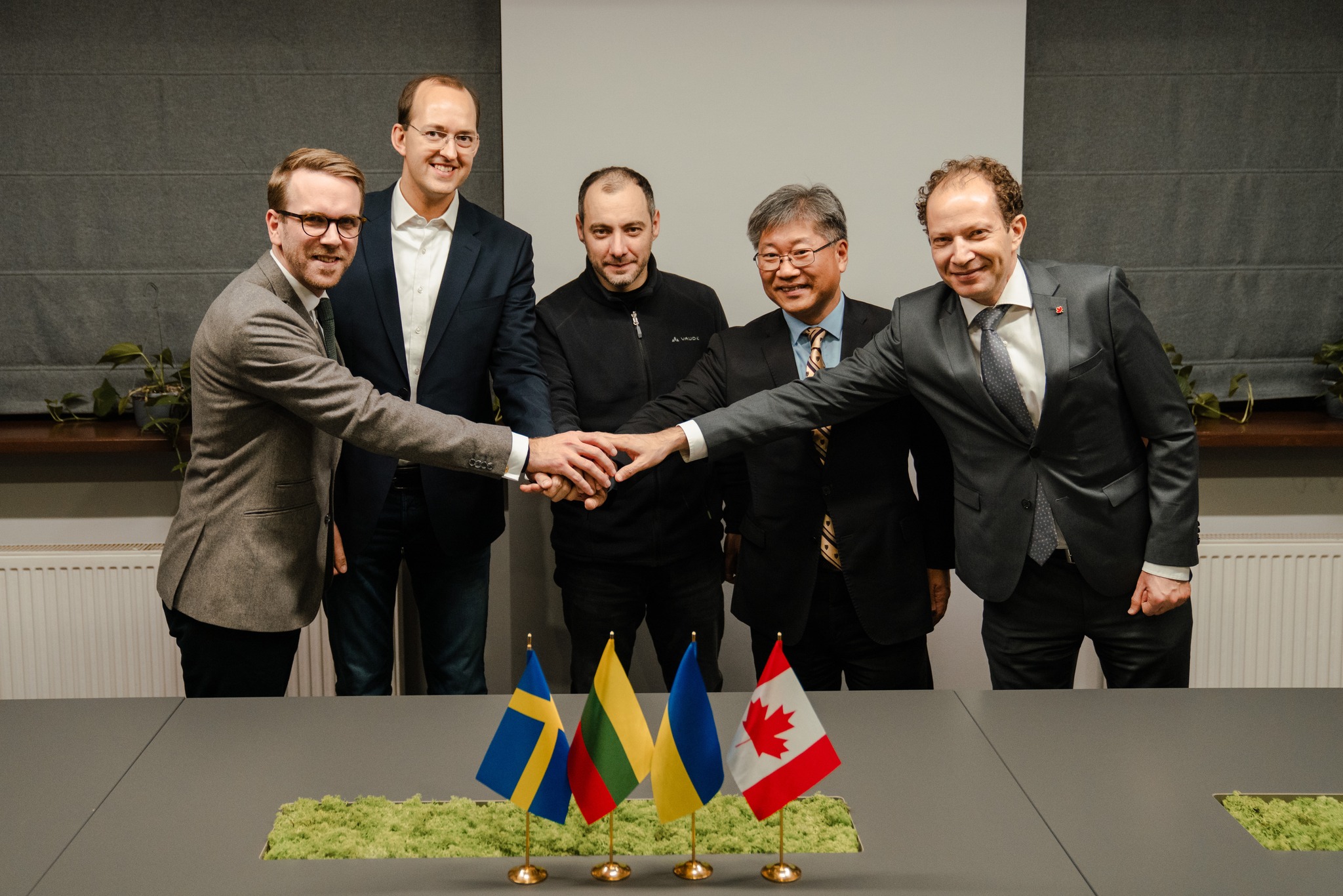 Lithuania, Sweden, and Canada have formed a group to restore Ukraine's transportation industry