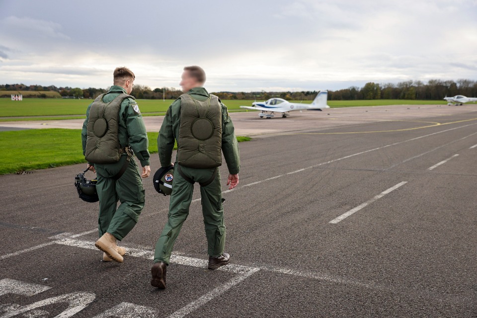 The first group of Ukrainian pilots has completed basic flight training on the F-16 in the United Kingdom
