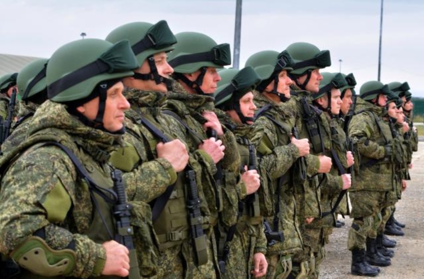 Russia is deploying 19,000 military personnel near the northern borders of Ukraine