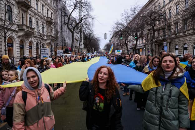 In Budapest, a pro-Ukrainian rally was held outside the Russian Embassy