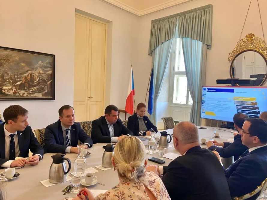 Czech organizations seek truthful info on corruption fight in Ukraine