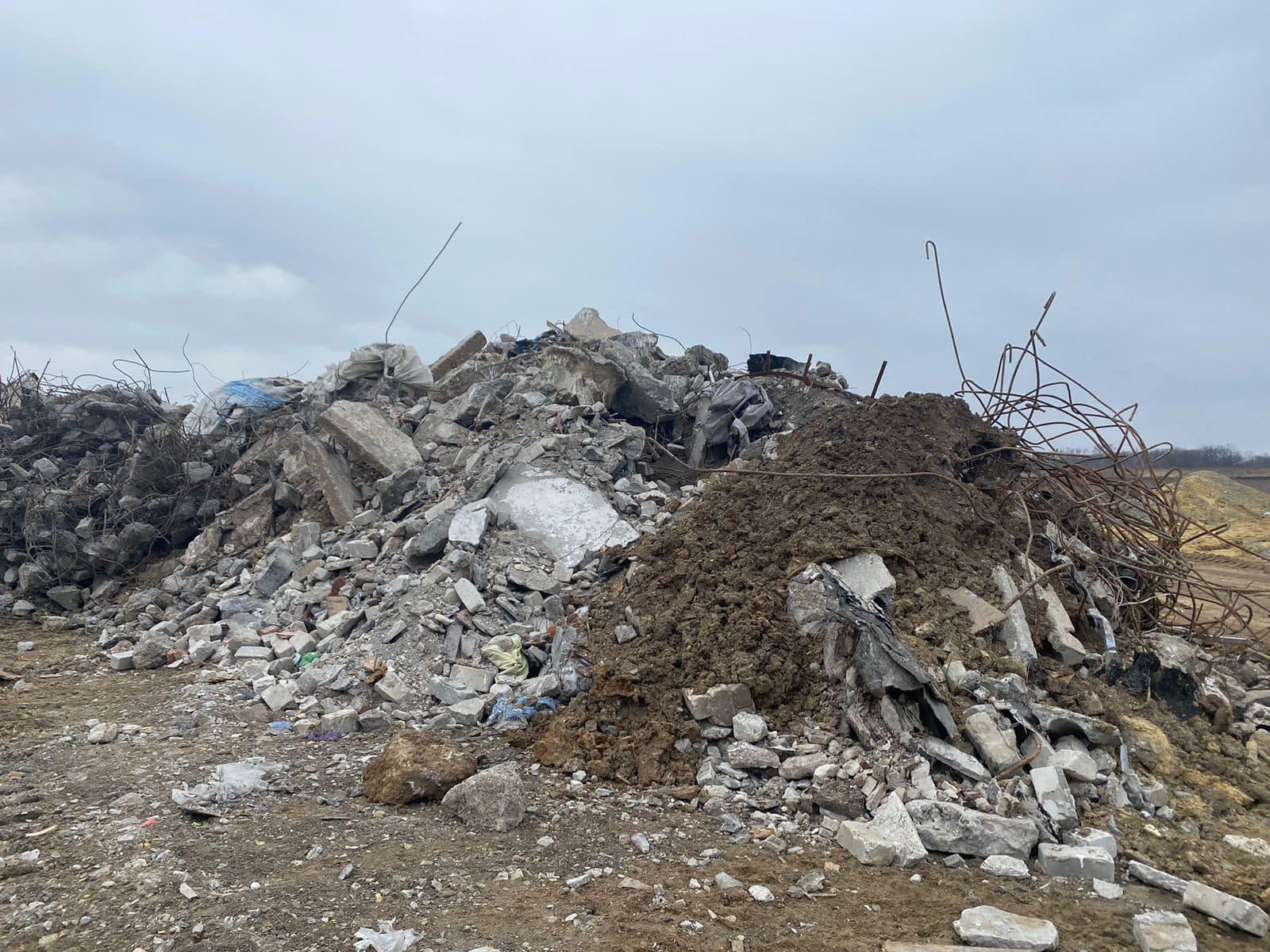 In Ukraine, the destruction has resulted in the generation of over 600,000 tons of debris