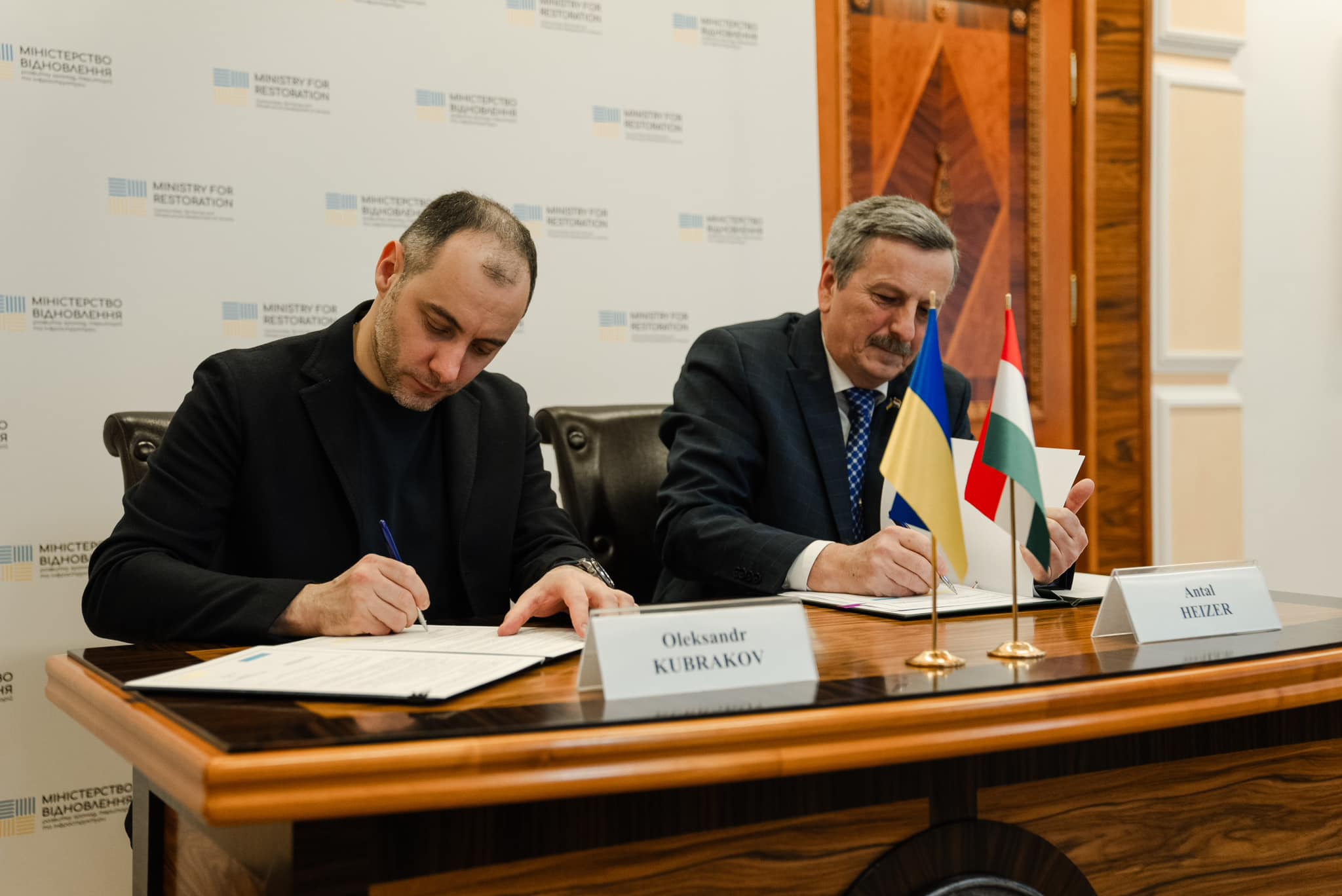 Ukraine and Hungary have agreed to open a new border crossing point