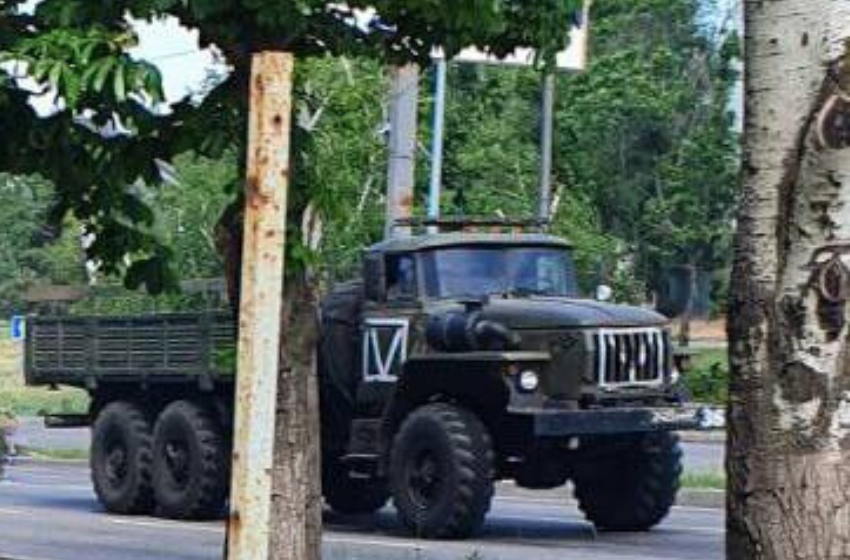 Russians are transferring troops through Mariupol towards Berdyansk