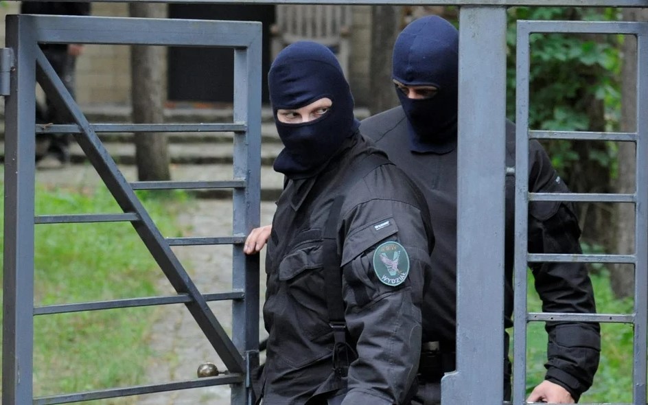 In Poland, three saboteurs working for the Russian military intelligence have been detained