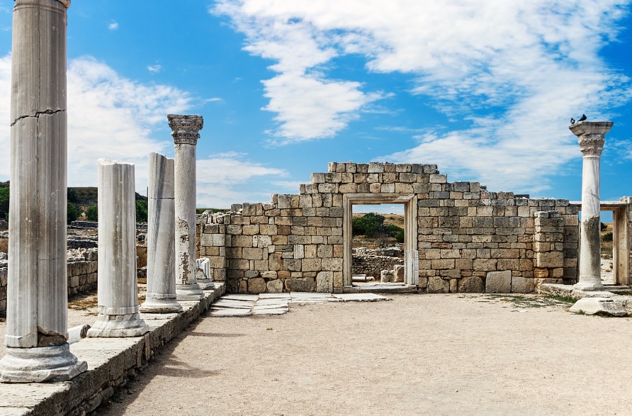 Russians destroyed the ancient site of Chersonesus and erected a new building in its place