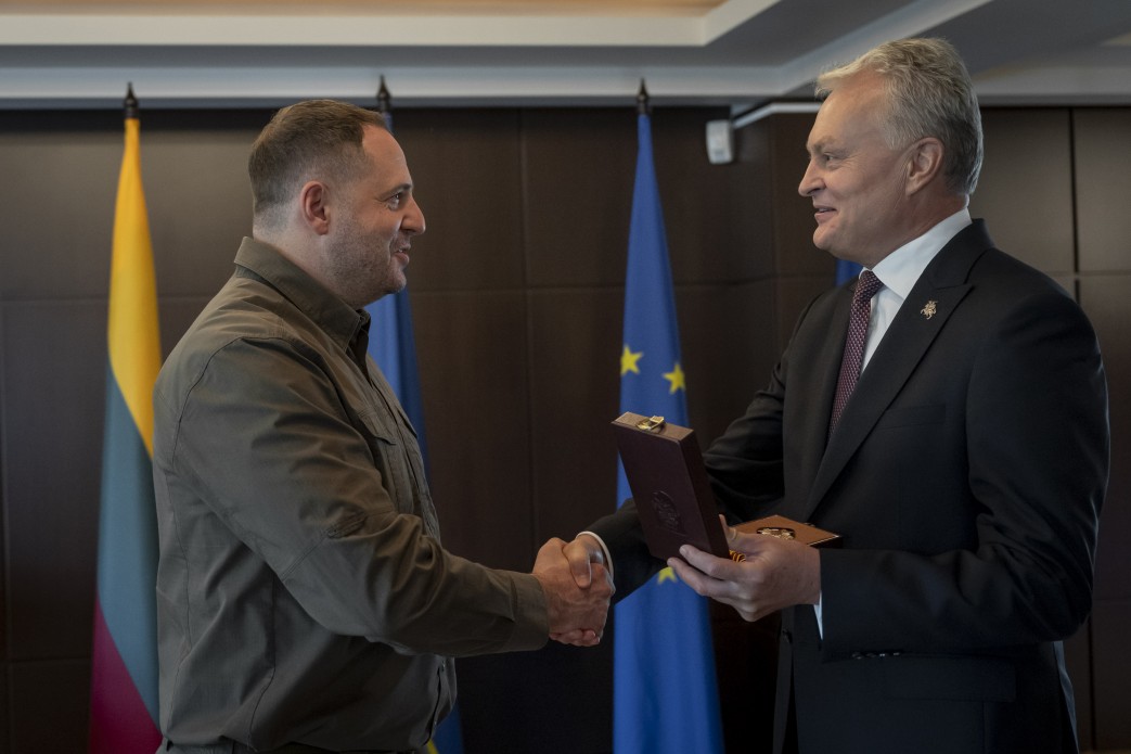 The President of Lithuania awarded Andrii Yermak with the Order of the Grand Duke of Lithuania Gediminas