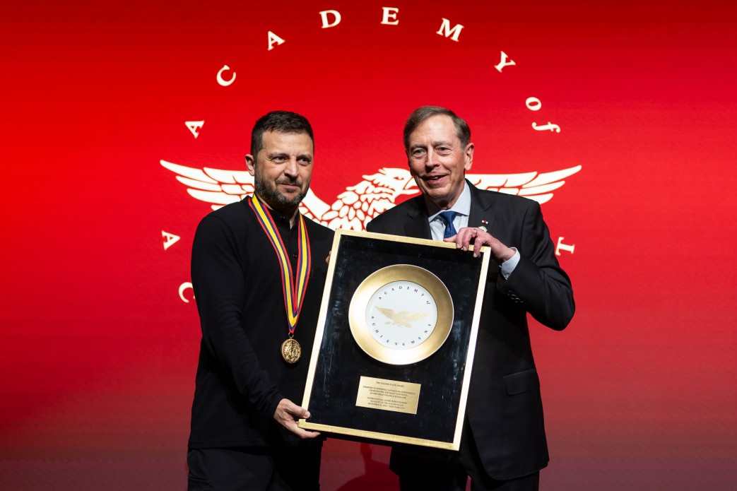 Volodymyr Zelenskyy Received the American Academy of Achievement Award