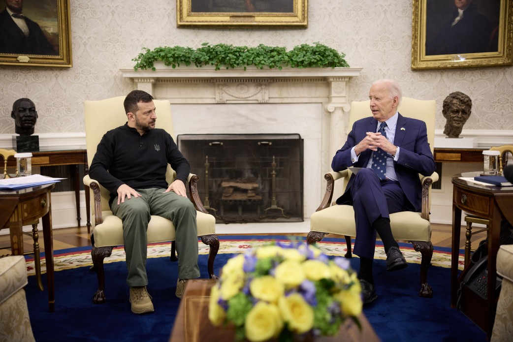 Volodymyr Zelensky presented the Victory Plan to the President of the United States