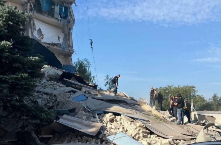 Russian forces targeted an administrative building in Kryvyi Rih; there may be people trapped under the rubble