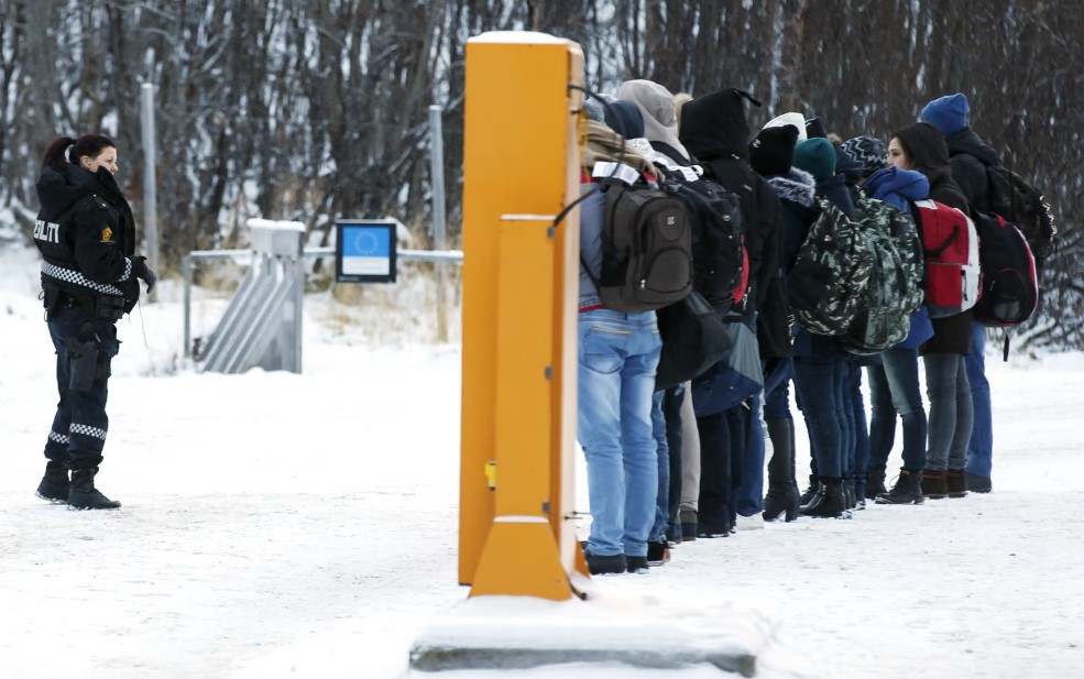 Norway plans to build a fence along its border with Russia to prevent migrant crossings