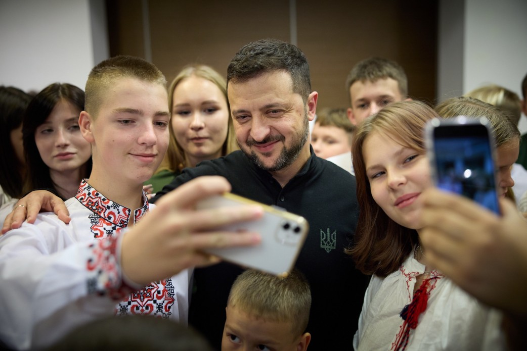 Volodymyr Zelensky met the children of Ukrainian warriors improving their health in Croatia