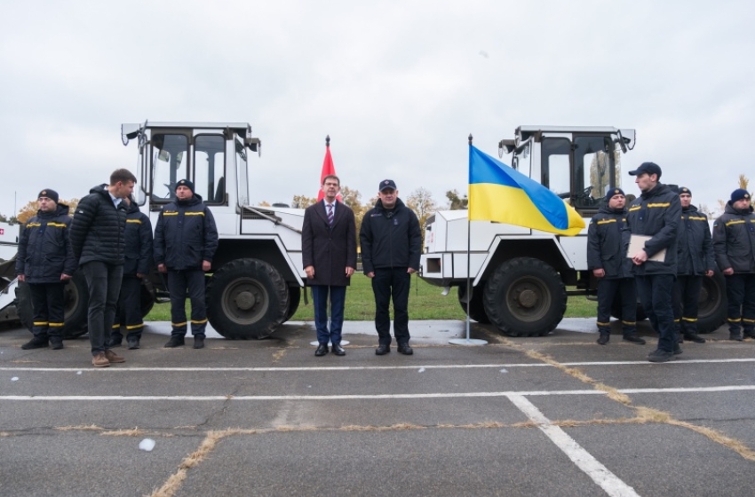 Switzerland has transferred 30 debris clearance machines and 30 fire pumps to Ukraine