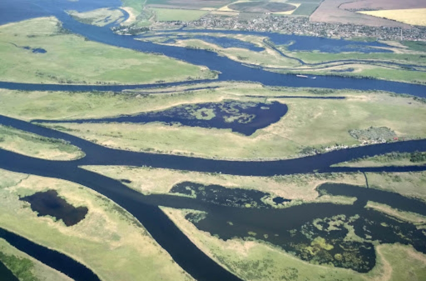 Russians are sabotaging their own boats to avoid storming the islands on the Dnipro in the Kherson region