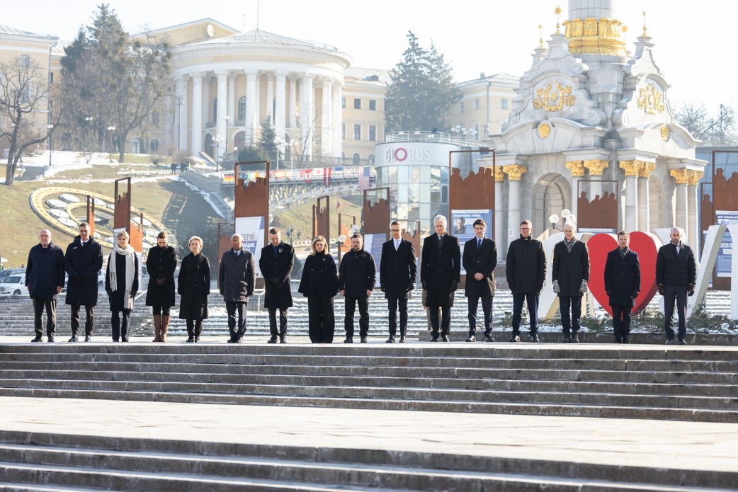 The President and First Lady, together with foreign leaders, honored the memory of fallen soldiers