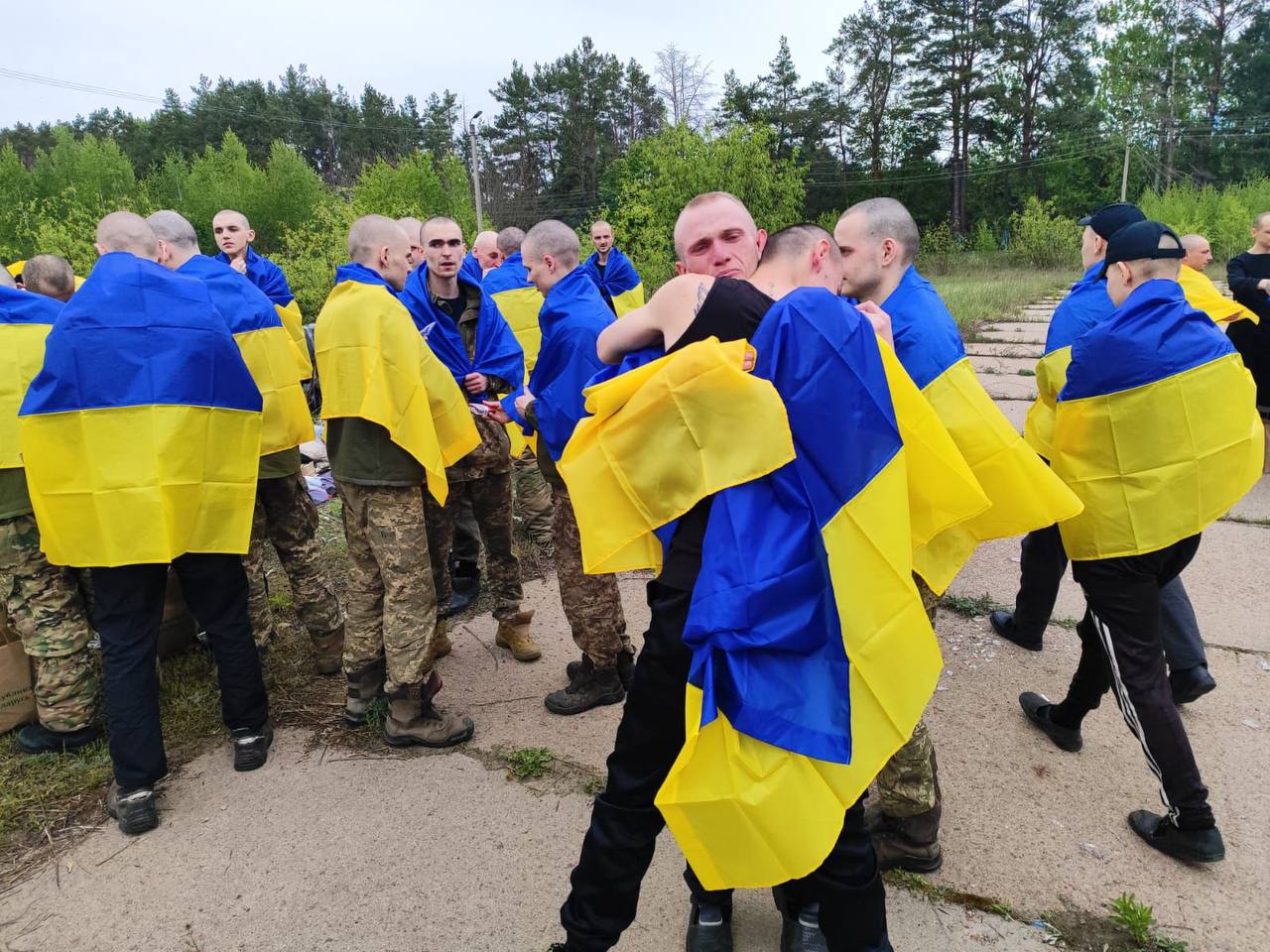 Ukraine and Russia conduct major prisoner exchange