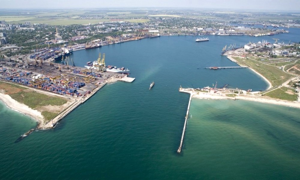 More than 800,000 tons of grain shipped through the port of Chornomorsk this year