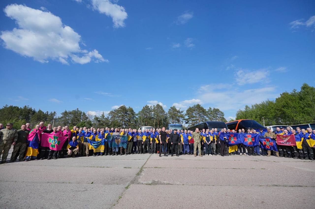 Ukraine returns 390 defenders from Russian captivity in first stage of “1000-for-1000” exchange