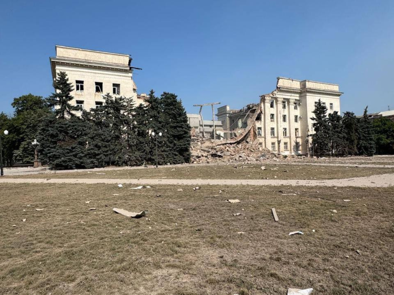 Struck twice in one day: Russian forces destroy the Kherson Regional Administration and Council building