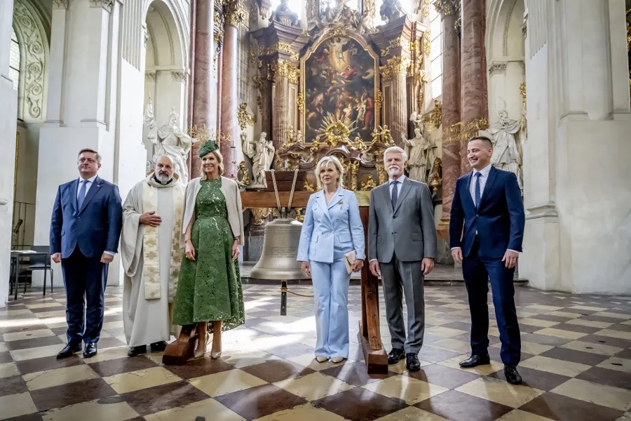 The Queen of the Netherlands presents the “Bell of Freedom” made from Russian shells to a Czech church