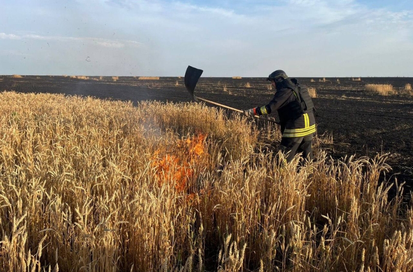 Wave of Russian drone and missile strikes hits Ukraine