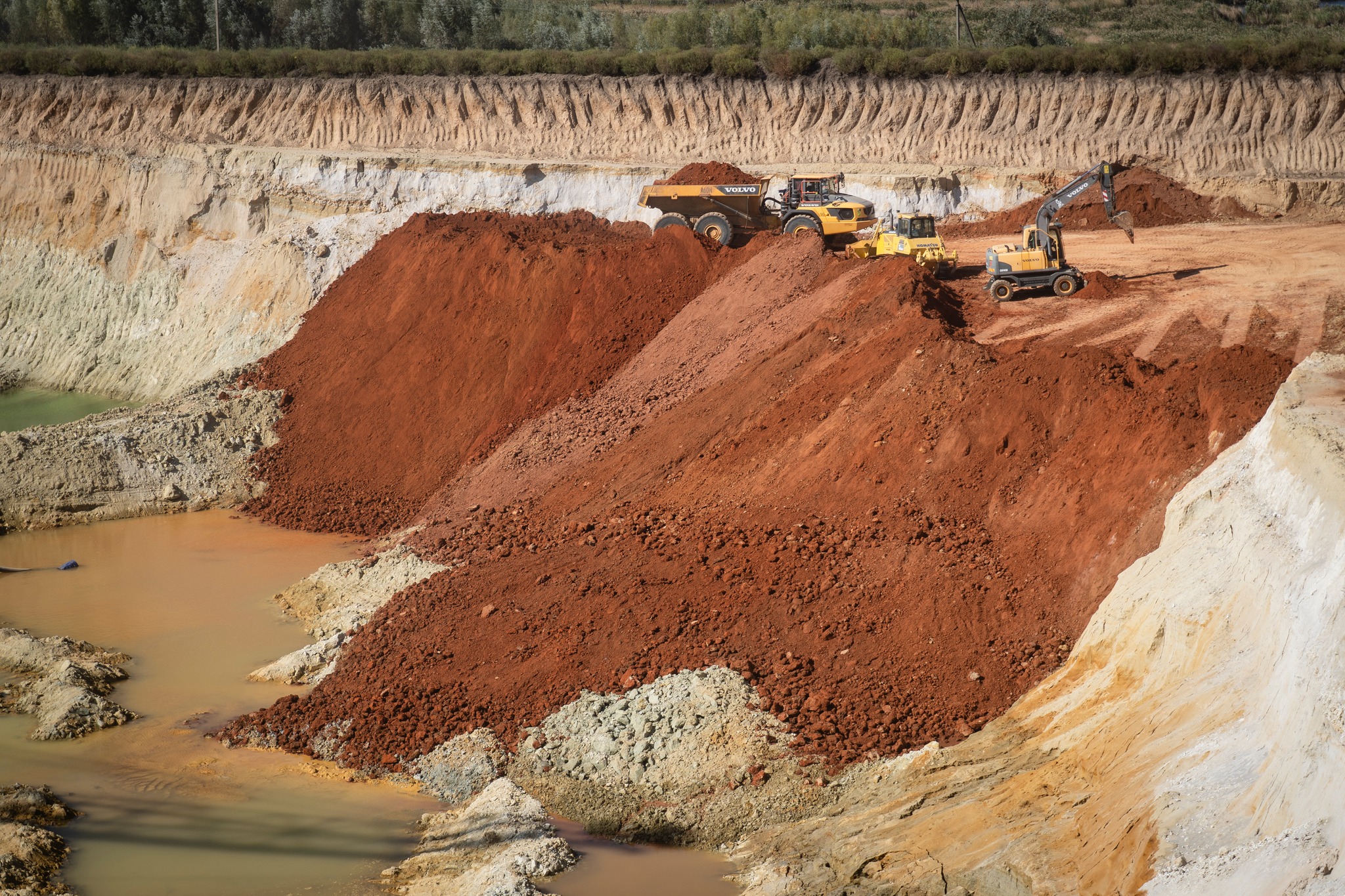 Americans inspect first potential subsoil agreement sites in Ukraine