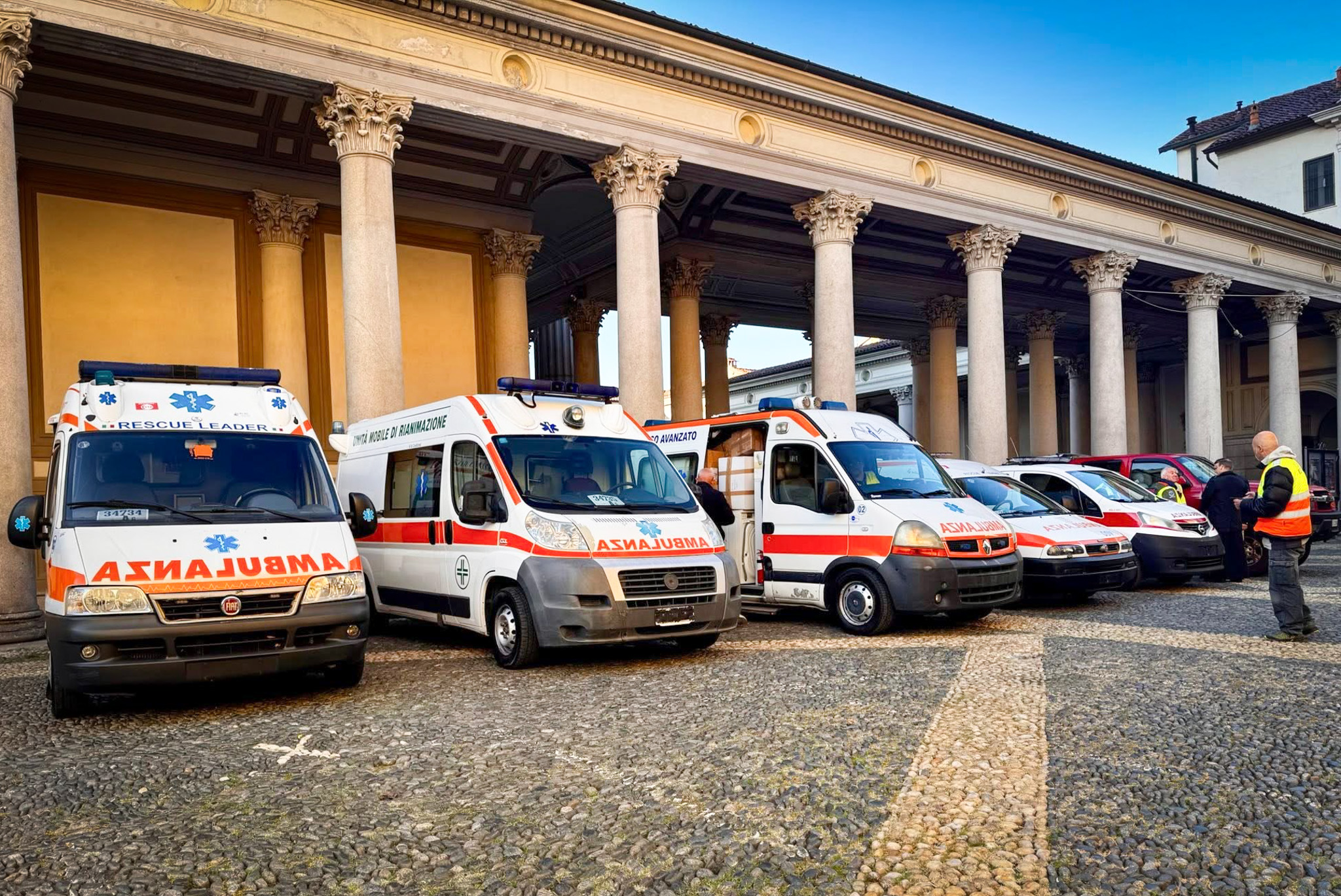 Italian communities donate 5 ambulances to support Ukrainian medical teams