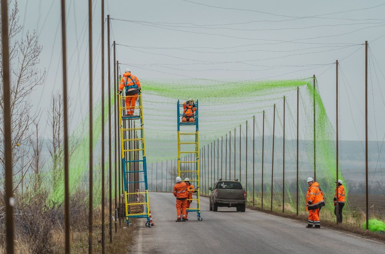 Civilian company Autostrada fortifies frontline roads with anti-drone nets