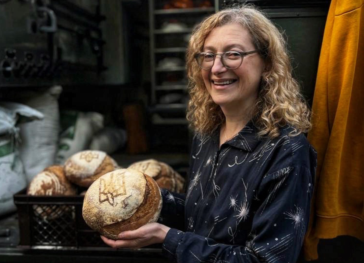 Celebrities and influencers help Ukrainians together with Helping to Leave