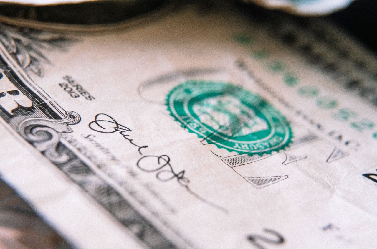 U.S. Dollar approaches historic peak versus Hryvnia
