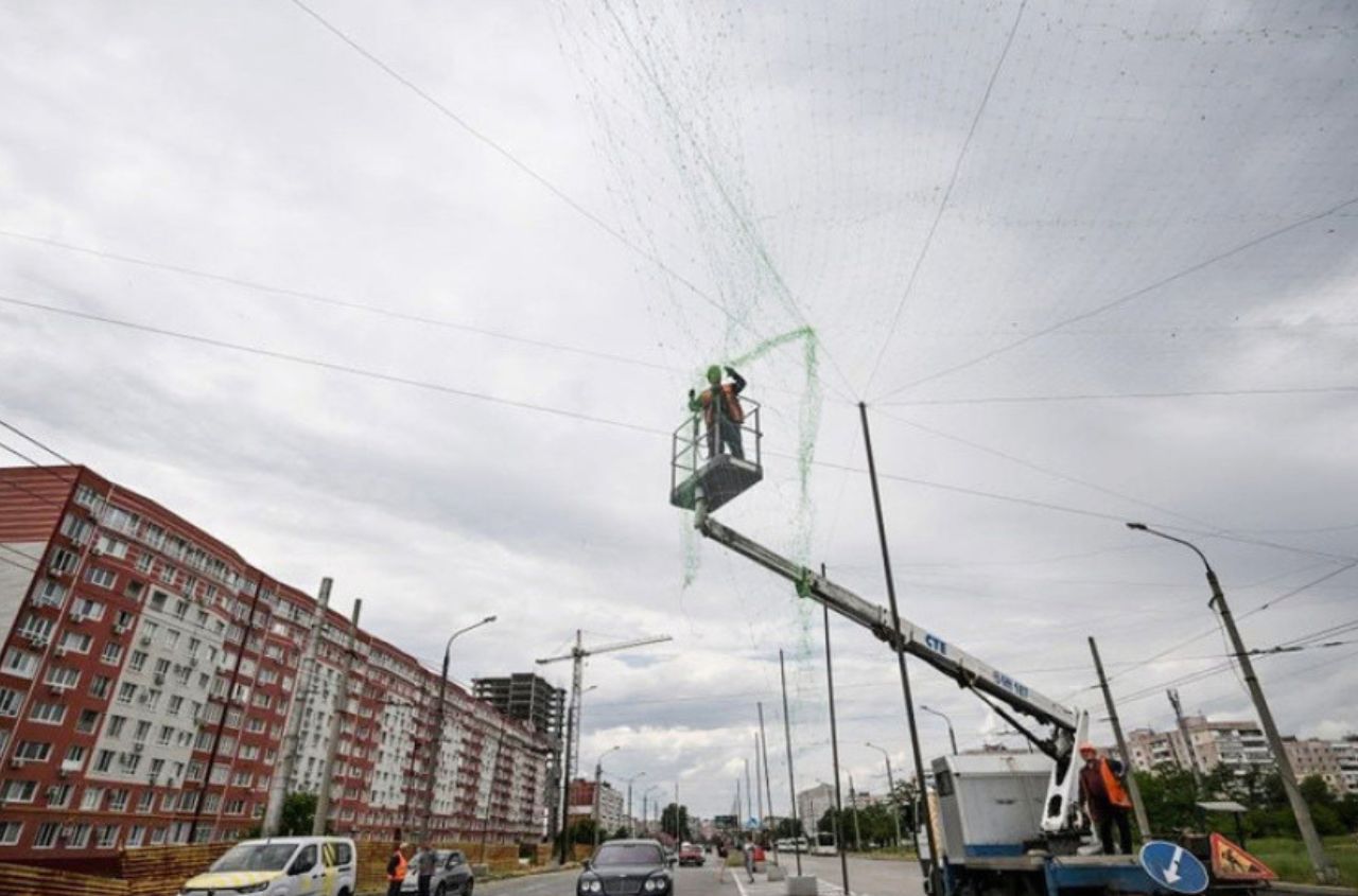 In Zaporizhzhia, anti-drone nets are being installed at public transport stops