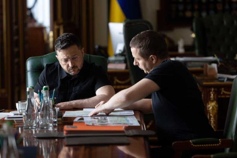 Intelligence reports indicate worsening fuel shortages and logistics disruption in Crimea