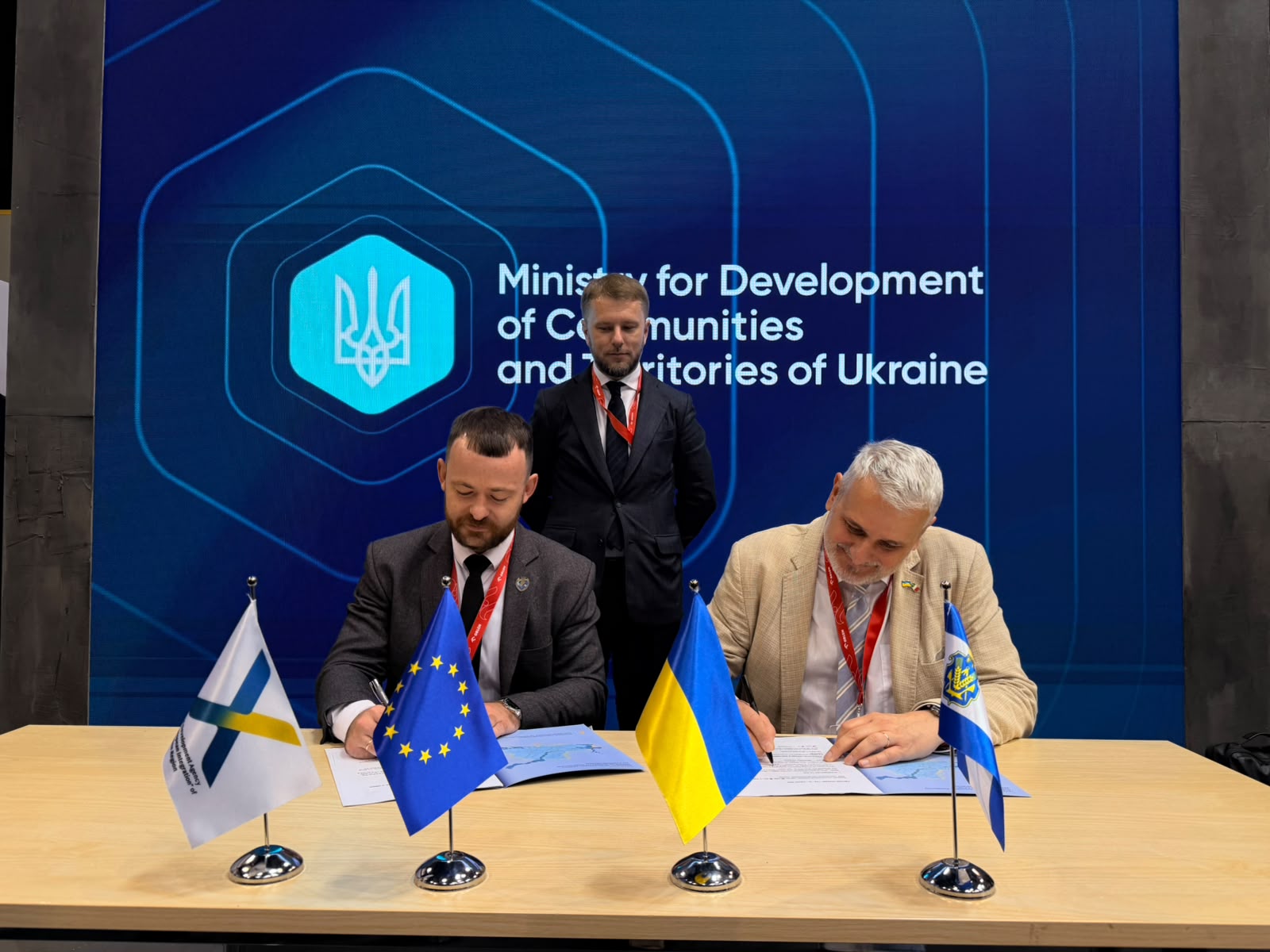 Agreement between the Development Agency of Kherson Region and Ukraine Project Hub to attract foreign investors
