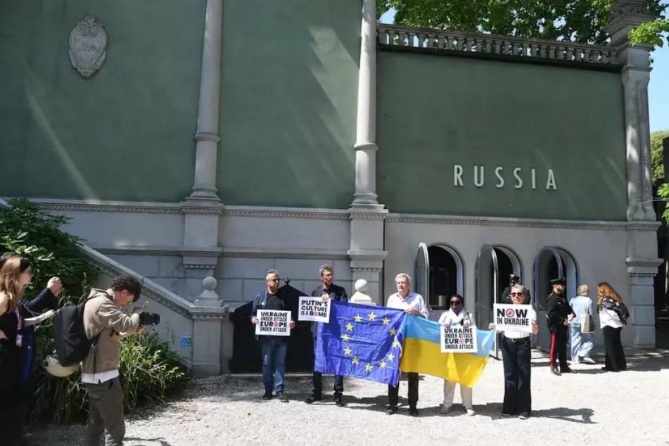 EU suspends funding for Venice Biennale over Russia’s participation