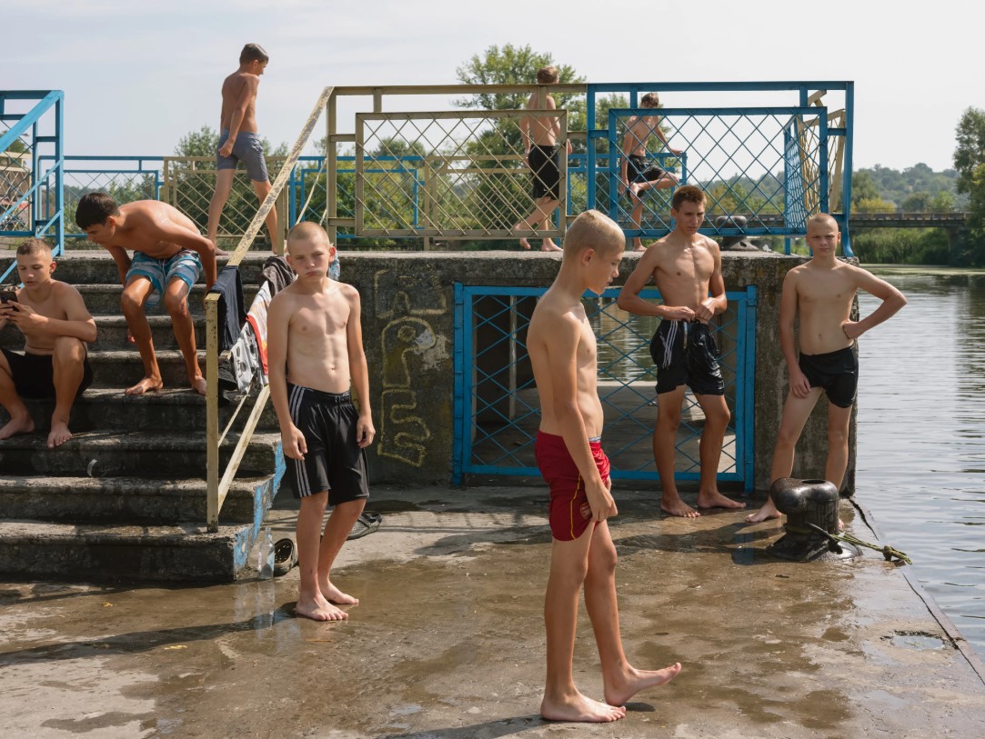 Ukrainian-British photobook documents life along the Dnipro during wartime