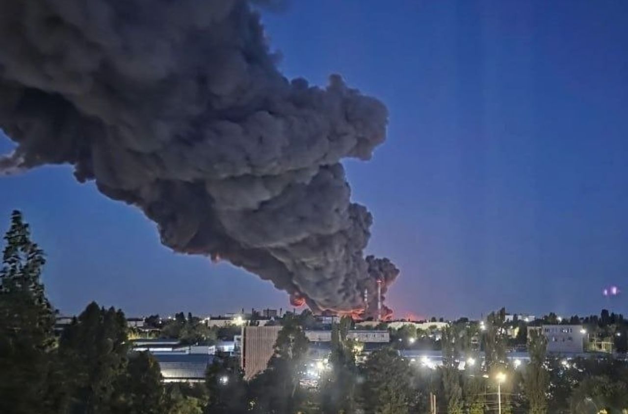 Oil refinery and Wildberries warehouses hit by drone attacks in Russia