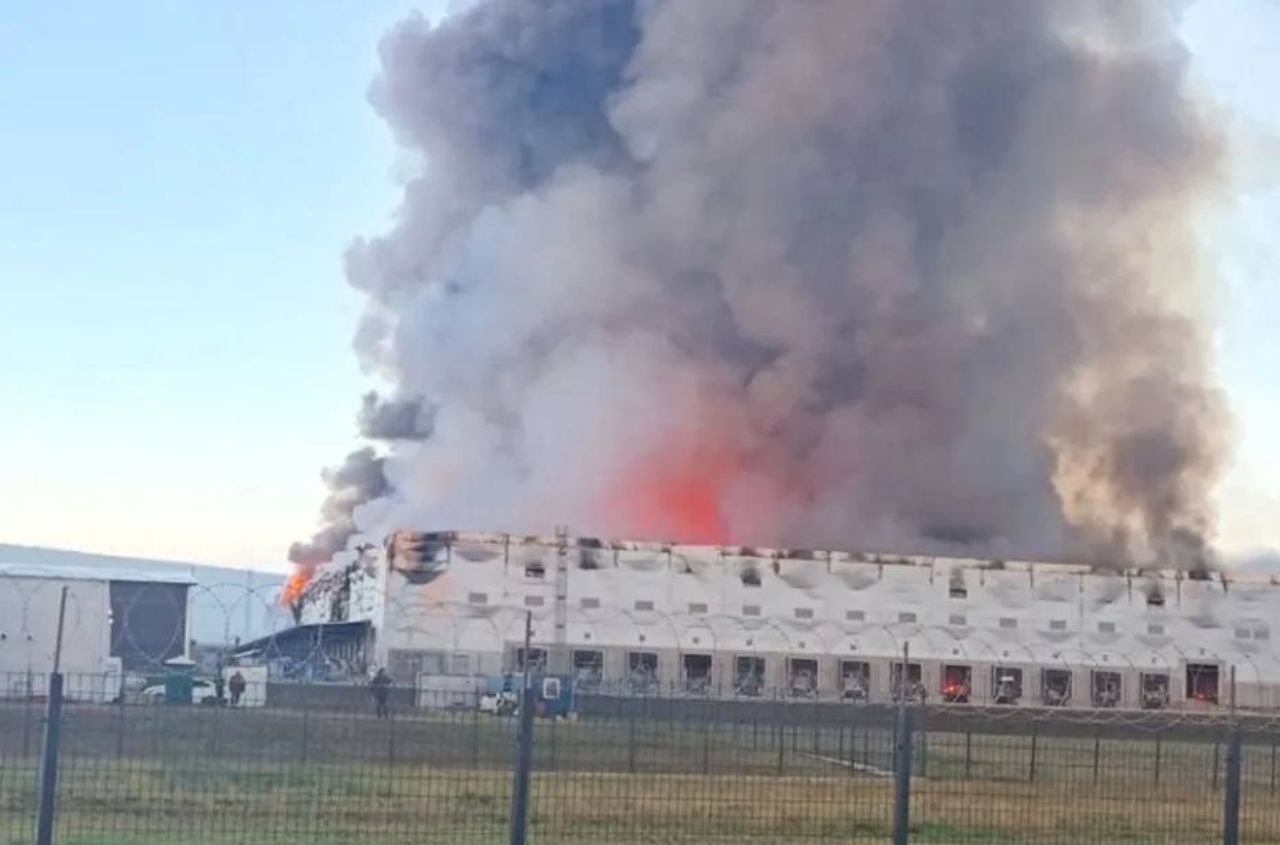 Drones strike oil refinery and Ozon warehouse in Saratov
