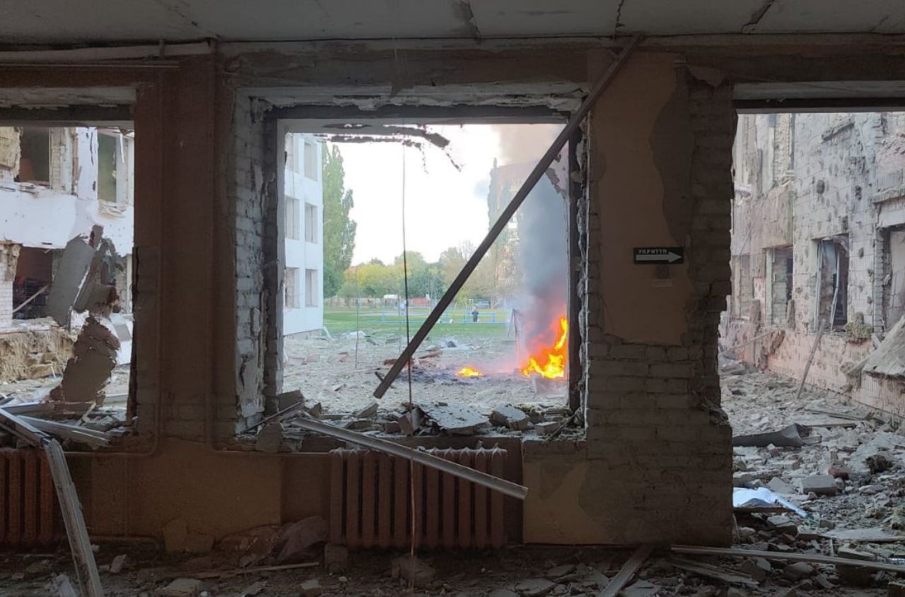 Russian guided bombs hit school in Sumy, 100 people evacuated